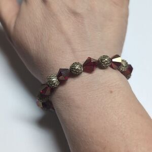 298‎ Red Faceted and Antiqued Gold Textured Beaded Bracelet